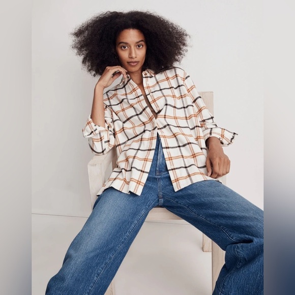 Madewell Flannel Oversized Boyfriend Shirt in Plaid - Picture 2 of 10